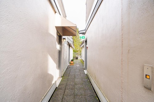 592 16Th Avenue W, Vancouver, BC 