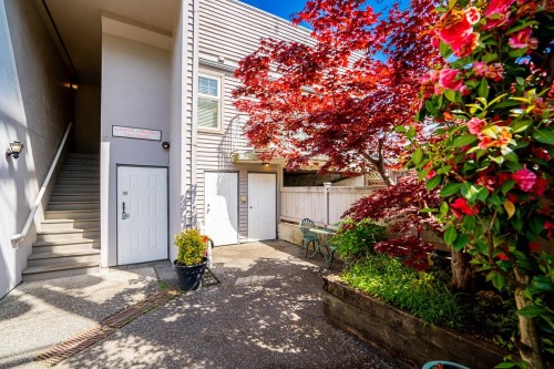 592 16Th Avenue W, Vancouver, BC 
