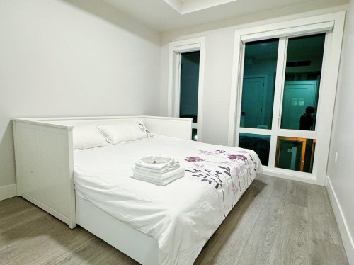 7555 Oak Street, Vancouver, BC 