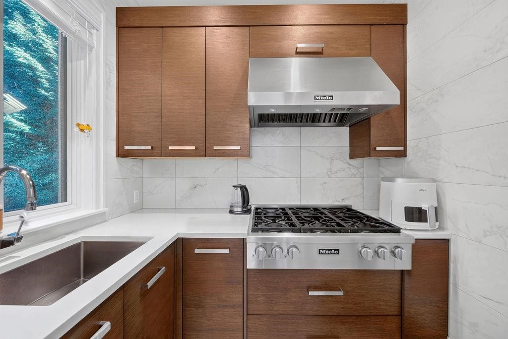 1568 32Nd Avenue W, Vancouver, BC