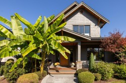 358 15th Street WNorth Vancouver, BC V7M 1S5
