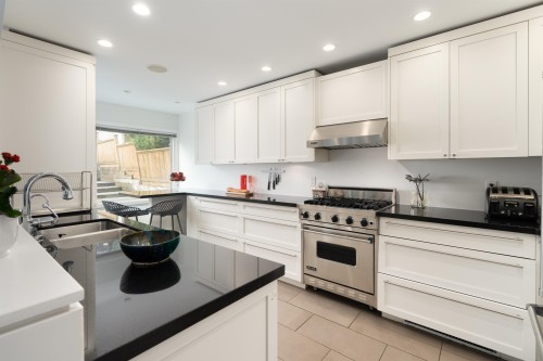 3328 30Th Avenue W, Vancouver, BC 