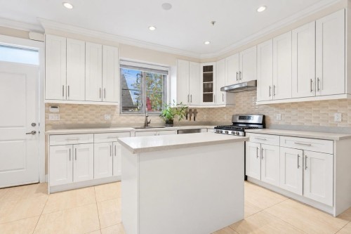 3895 Dumfries Street, Vancouver, BC 