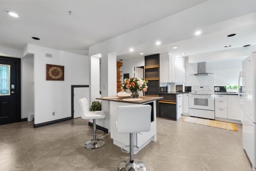 2069 Westview Drive, North Vancouver, BC 