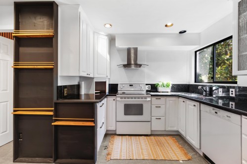 2069 Westview Drive, North Vancouver, BC 