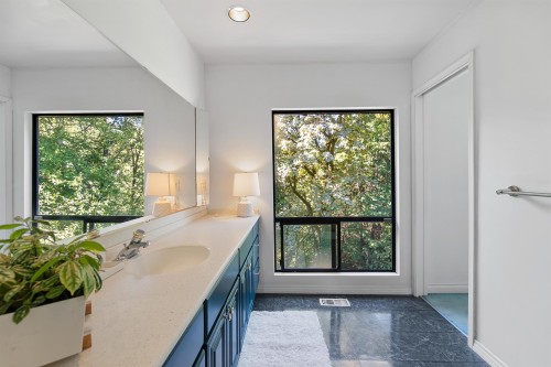 2069 Westview Drive, North Vancouver, BC 
