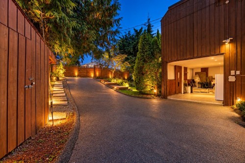 2069 Westview Drive, North Vancouver, BC 