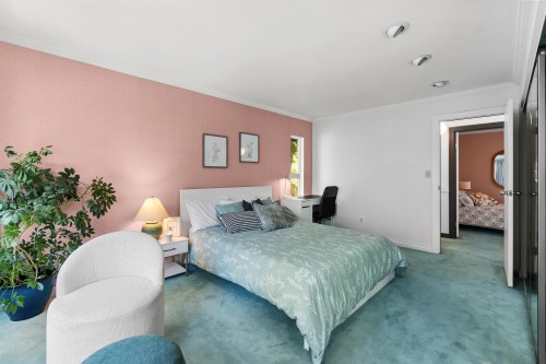 2069 Westview Drive, North Vancouver, BC 