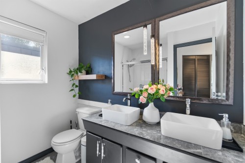 2069 Westview Drive, North Vancouver, BC 