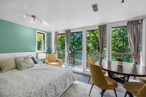 2069 Westview Drive, North Vancouver, BC 