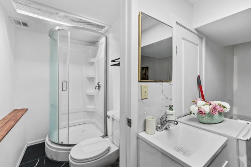 2069 Westview Drive, North Vancouver, BC 