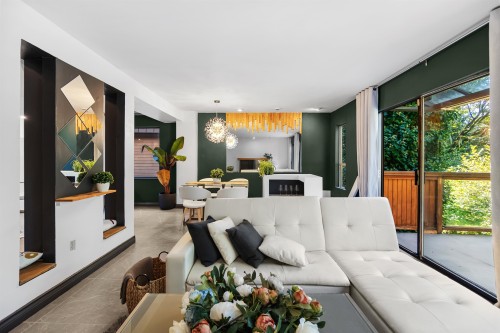 2069 Westview Drive, North Vancouver, BC 
