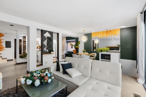 2069 Westview Drive, North Vancouver, BC 