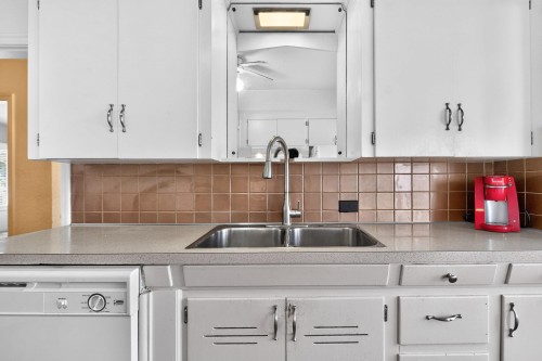 2345 18Th Avenue W, Vancouver, BC 