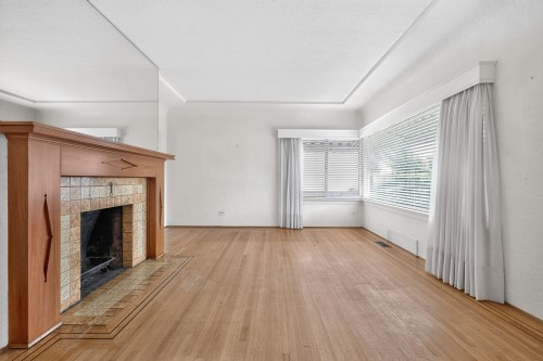 2345 18Th Avenue W, Vancouver, BC 