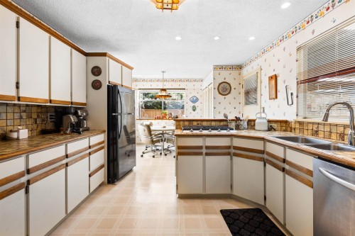 695 Macintosh Street, Coquitlam, BC 