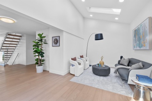 3381 Mathers Avenue, West Vancouver, BC 