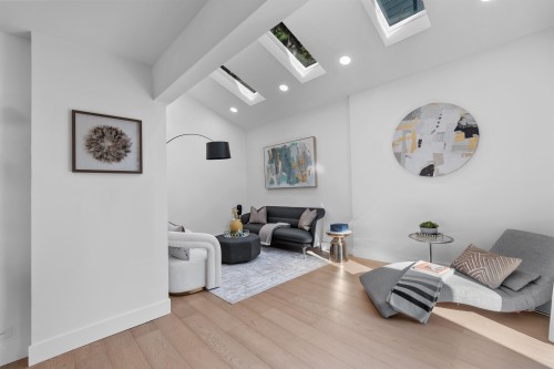3381 Mathers Avenue, West Vancouver, BC 