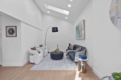 3381 Mathers Avenue, West Vancouver, BC 