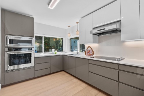 3381 Mathers Avenue, West Vancouver, BC 