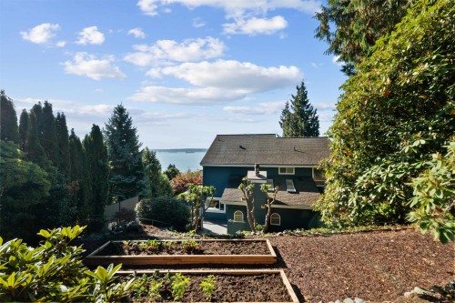 3381 Mathers Avenue, West Vancouver, BC 