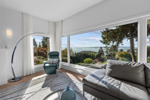 3381 Mathers Avenue, West Vancouver, BC 