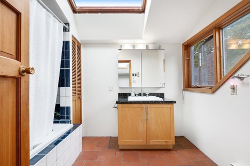 3524 16Th Avenue W, Vancouver, BC 