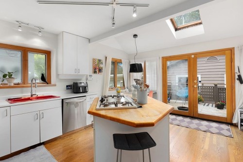 3524 16Th Avenue W, Vancouver, BC 