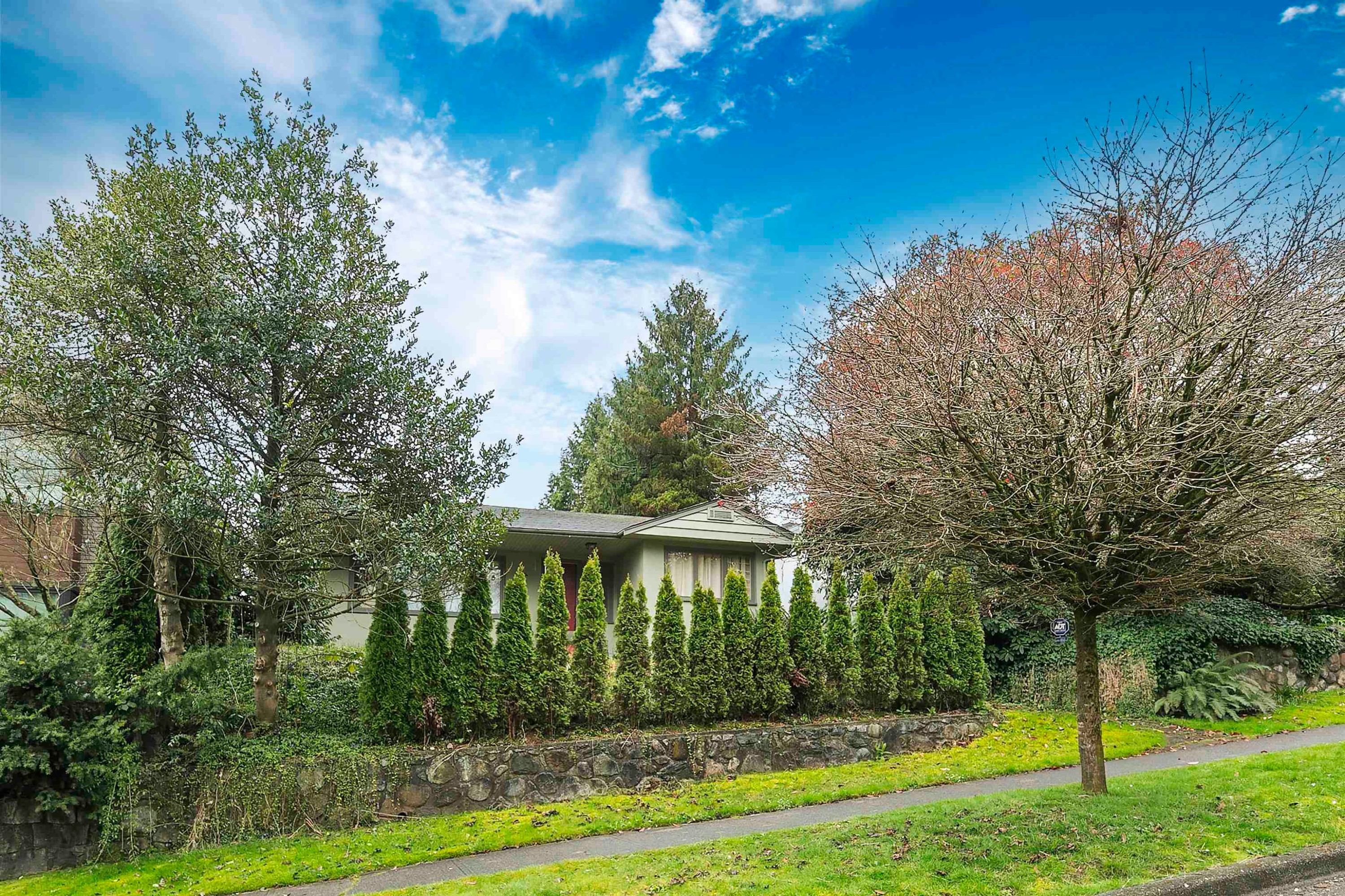 14 37Th Avenue W, Vancouver, BC