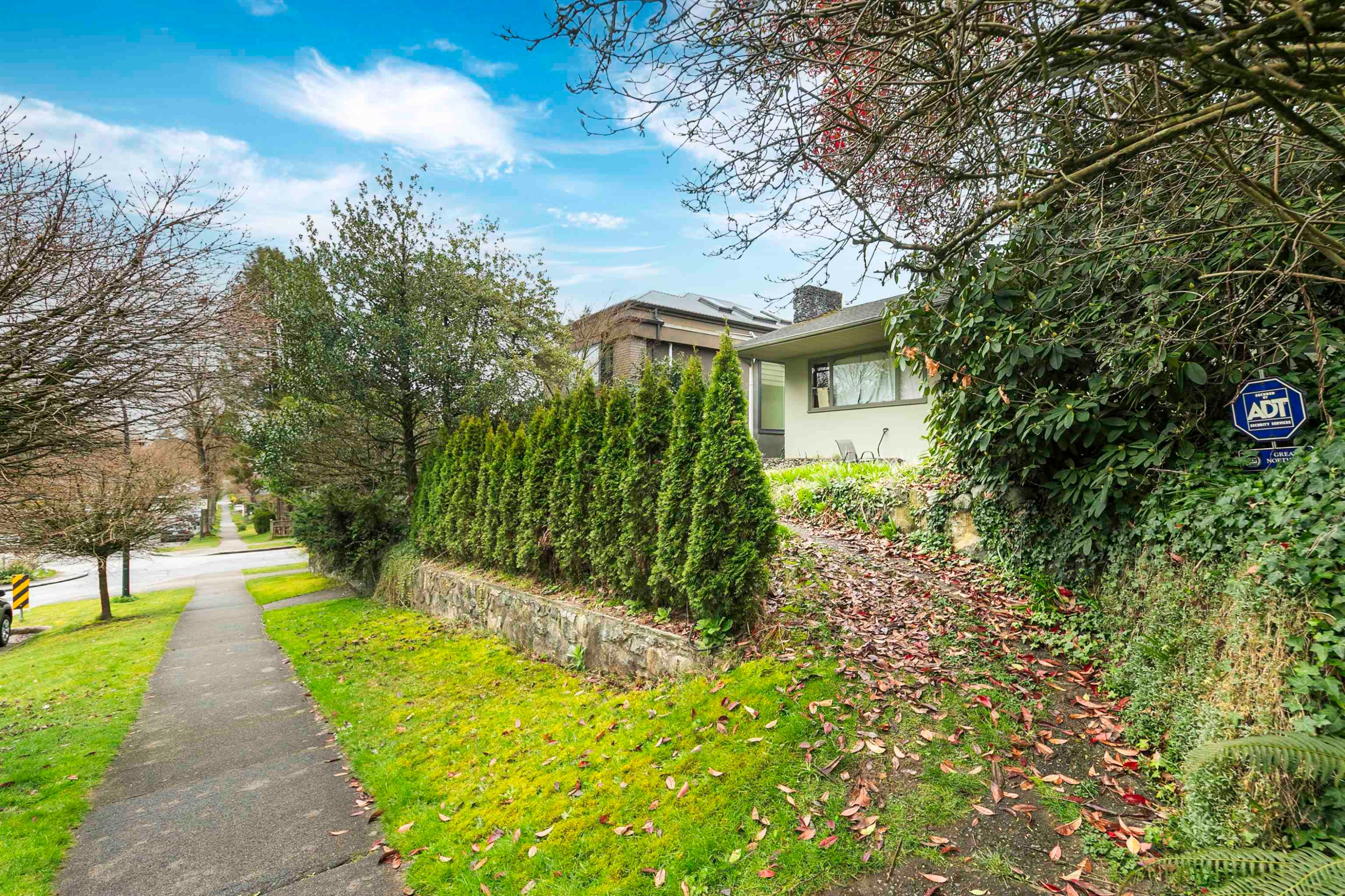 14 37Th Avenue W, Vancouver, BC