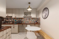 208-1435 Nelson Street  Vancouver, BC V6G 2Z3