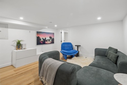 3137 24Th Avenue W, Vancouver, BC 