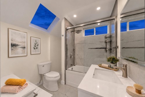 238 28Th Street E, North Vancouver, BC 