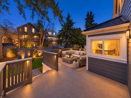 238 28Th Street E, North Vancouver, BC 