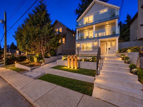 238 28Th Street E, North Vancouver, BC 