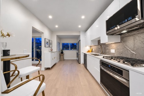 238 28Th Street E, North Vancouver, BC 