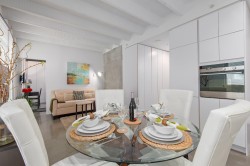 602-219 Georgia Street E Vancouver, BC V6A 1Z6