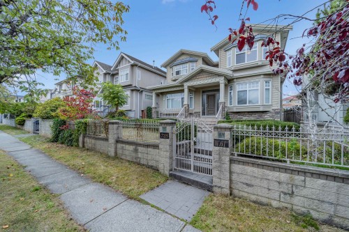 725 61St Avenue W, Vancouver, BC 