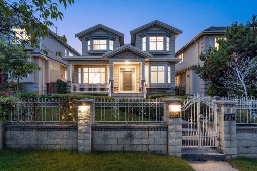 725 61St Avenue W, Vancouver, BC 