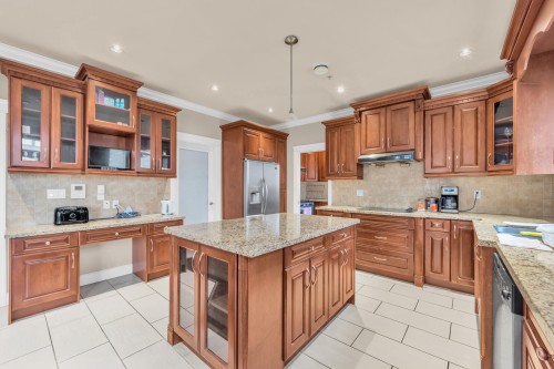 725 61St Avenue W, Vancouver, BC 