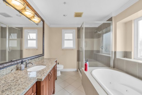725 61St Avenue W, Vancouver, BC 