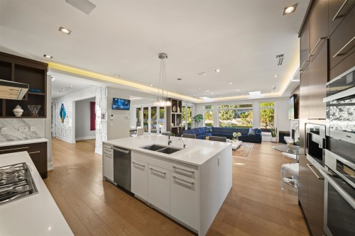 966 Beaumont Drive, North Vancouver, BC 