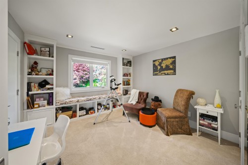 966 Beaumont Drive, North Vancouver, BC 
