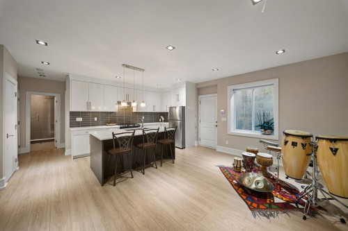 966 Beaumont Drive, North Vancouver, BC 