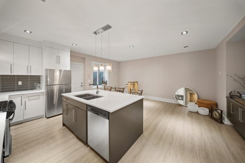 966 Beaumont Drive, North Vancouver, BC 