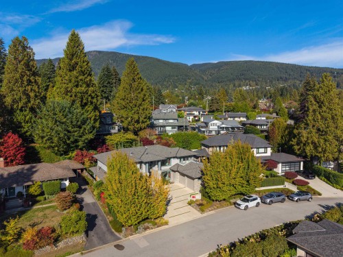 966 Beaumont Drive, North Vancouver, BC 