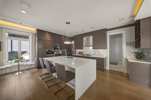 966 Beaumont Drive, North Vancouver, BC 