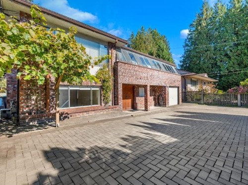 938 29Th Street E, North Vancouver, BC 