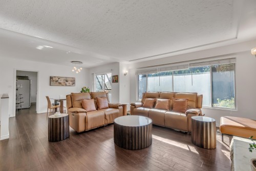 938 29Th Street E, North Vancouver, BC 