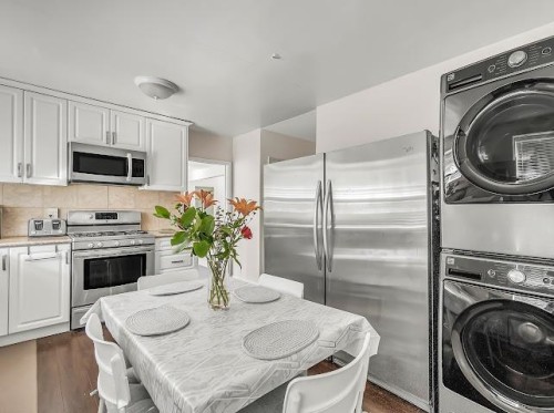 938 29Th Street E, North Vancouver, BC 